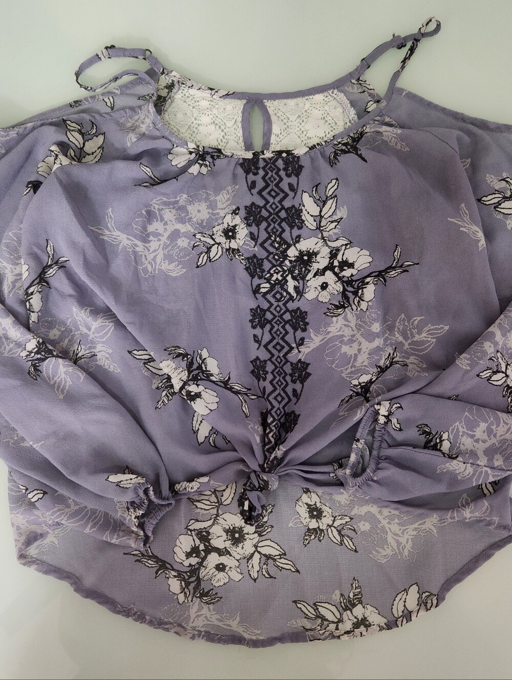 Rewind Lavender Floral Lace-Trim Cold-Shoulder Camisole